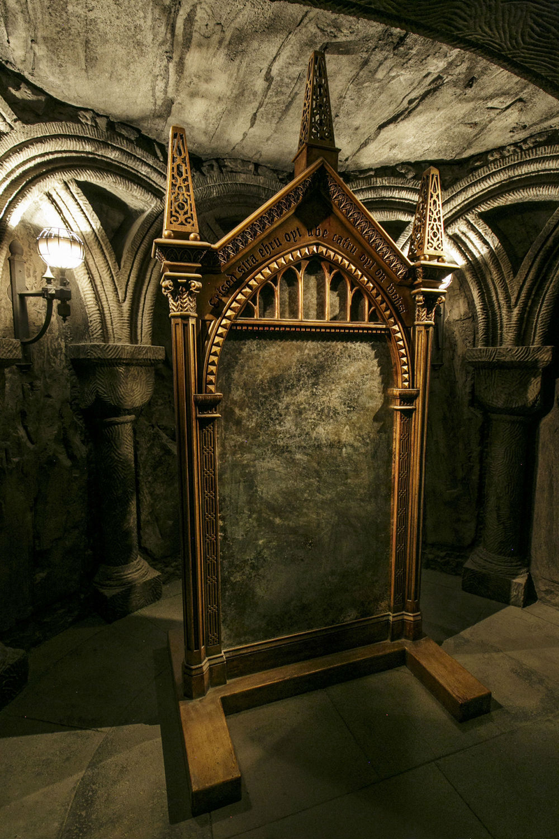 The Mirror of Erised is just one of the many recognizable relics inside Hogwarts.